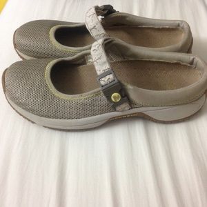 Merrell mesh summer shoes size 7